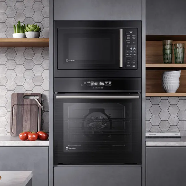 Micro-ondas de Embutir Electrolux 34L Preto Experience com Descongelamento Assistido (ME3BP)