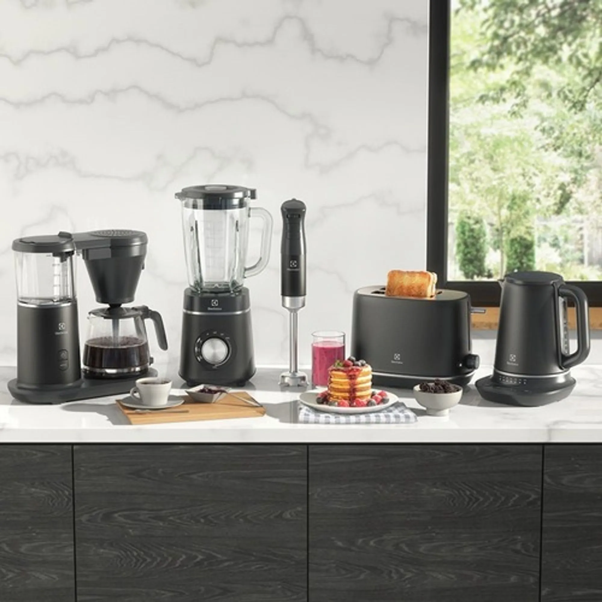 Liquidificador Electrolux 1200w 1,75L Expert com Copo de Vidro e Tecnologia TruFlow Power System Preto (BLP70)